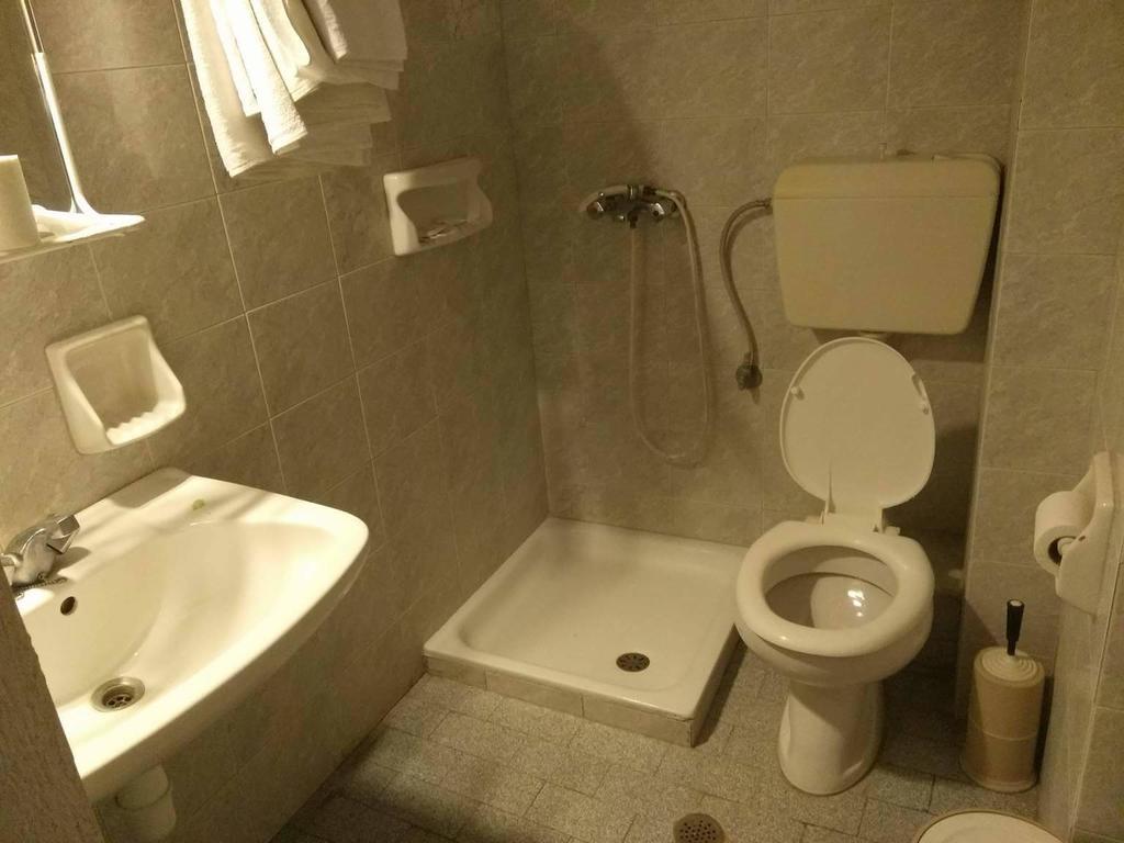 Katerina Hotel Chorefton Bagian luar foto